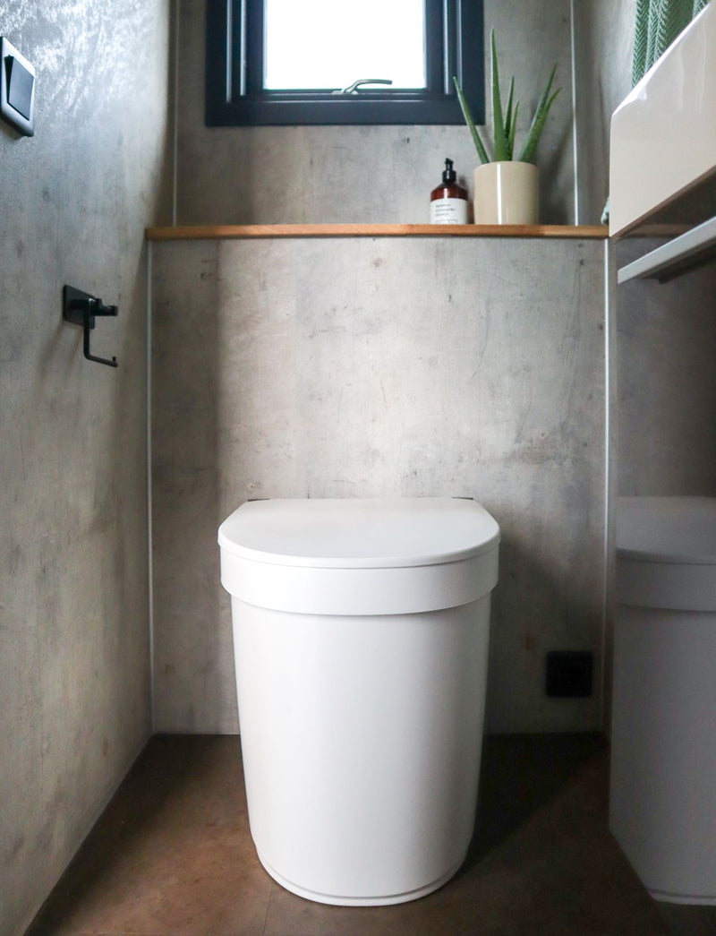 SEPARETT TINY COMPOSTABLE DIVERTER TOILET WITH INTERNAL URINE TANK